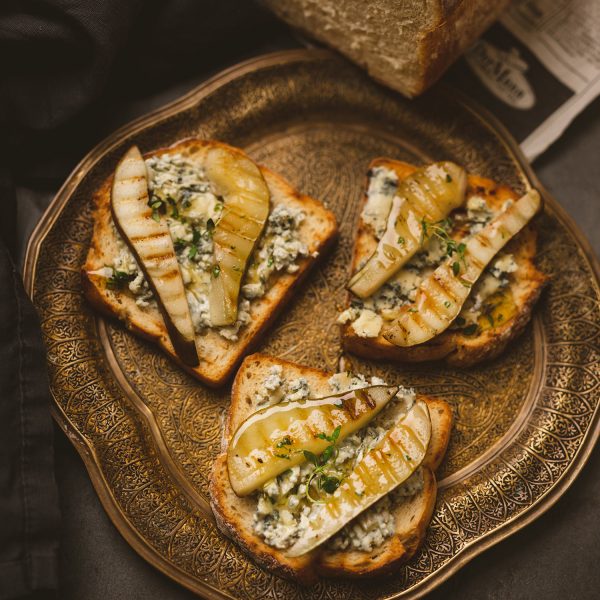 Bruschetta mit Gorgonzola und gegrillter Birne (10) Bruschetta mit Gorgonzola und gegrillter Birne (10)